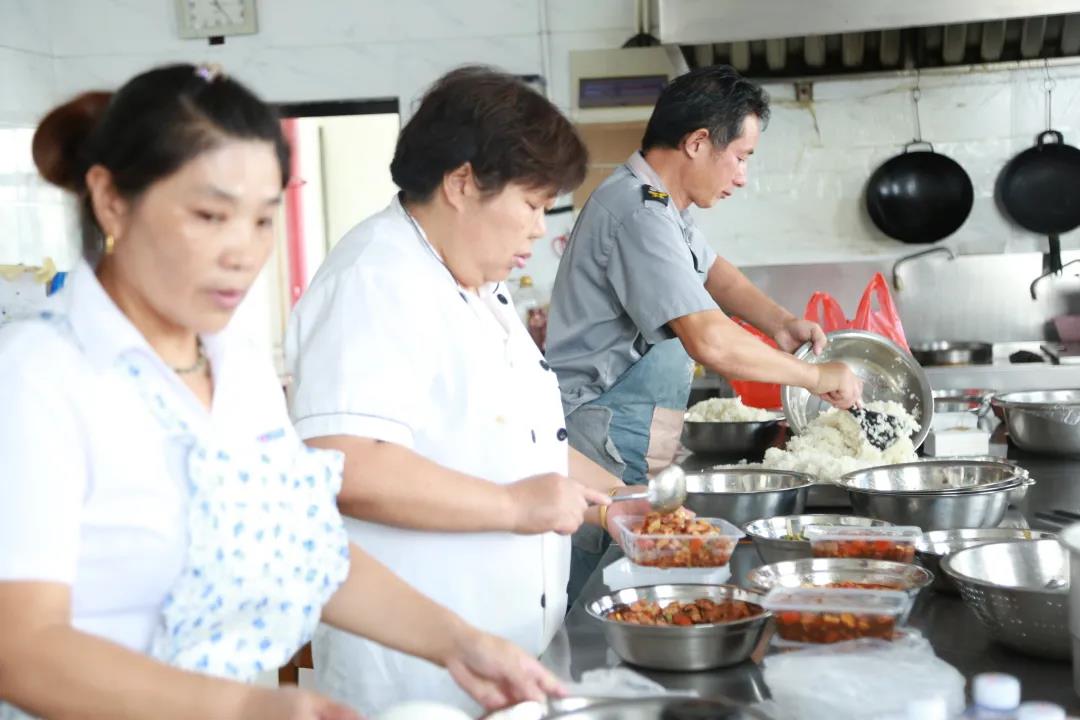 湯姆食堂不打烊 行政后勤有保障 | 江蘇湯姆集團(tuán)行政后勤全力以赴做好員工用餐保障工作！